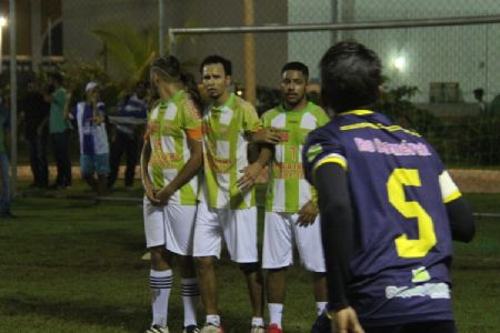 � chegada � grande final do campeonato interno de futebol society do Shopping Popular