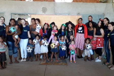 Cartas para os volunt�rios e os amigos das Obras Sociais, o Shopping Popular contribui para a realiza��o dos pedidos