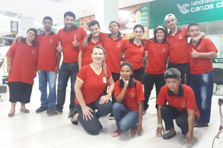 Alunos da Pestalozzi Cuiab� realizaram apresenta��o musical no Shopping Popular