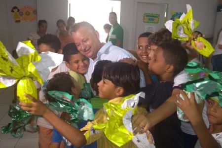 Shopping Popular participa da P�scoa das crian�as do bairro Dr. F�bio I em Cuiab�