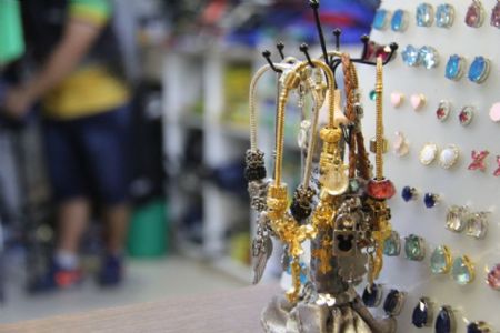 Pulseira de berloque � �tima op��o para quem busca acess�rios personalizados