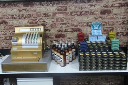 Barbearias vintage no Shopping Popular