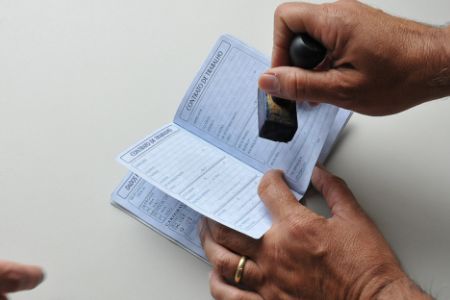 Governo fixa or�amento para Programa Seguro-Emprego em 2018