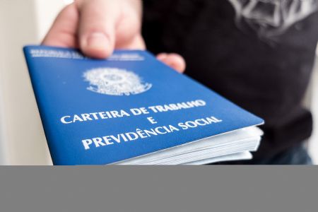 Indicador Antecedente de emprego recua 0,4 ponto em agosto, diz FGV