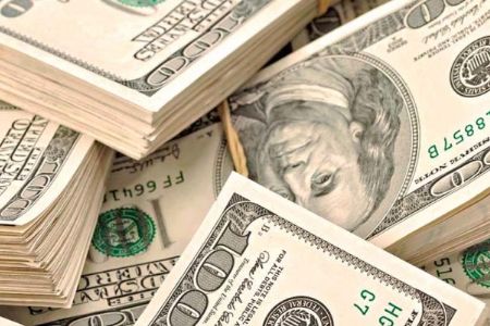 D�lar sobe pelo 2� dia e fecha a R$ 3,911; a��o da dona da Sadia salta 12%