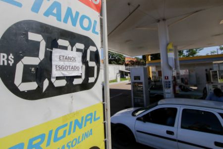 Com estradas fechadas, postos de Cuiab� ficam sem combust�vel