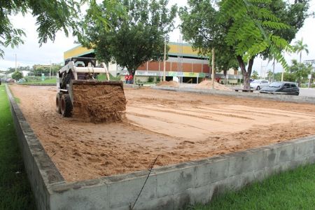 Reposi��o de areia no Complexo Dom Aquino, a pedido da classe dos esportistas de Cuiab�