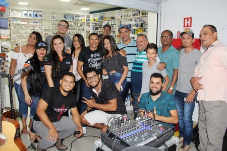 Um s�bado de f� alegria e louvor no Shopping Popular