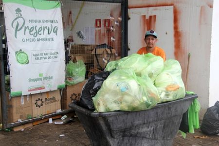 Shopping Popular realiza coleta seletiva de aproximadamente quatro toneladas de lixo ao m�s