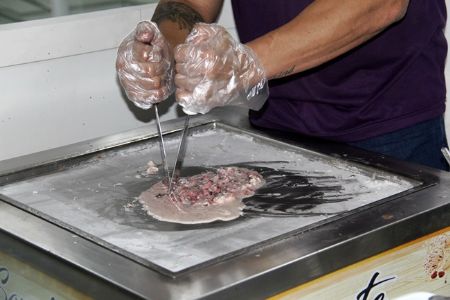 Sorvete na chapa � uma �tima op��o para se refrescar no ver�o