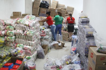 A equipe do Shopping Popular se mobilizou em prol do Natal da Solidariedade