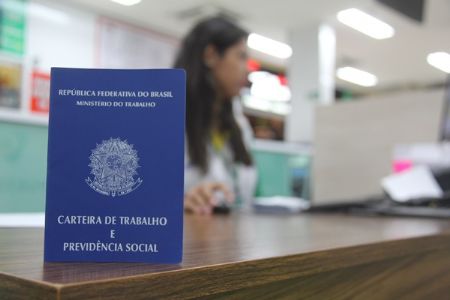 Na semana que antecede o Natal, o SINE disponibiliza mais de 90 vagas de emprego; Confira