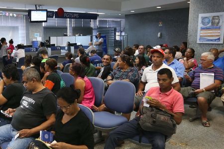 Plen�rio analisa projeto que libera FGTS para quem pedir demiss�o