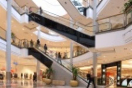 Varejo do Brasil cresce no 1� tri, mas mostra irregularidade no in�cio do ano