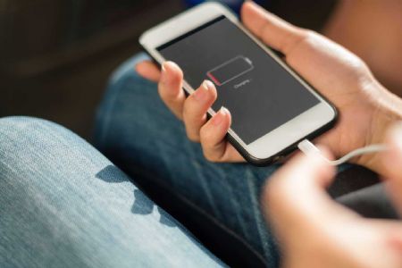 Na hora do desespero, qual o jeito mais r�pido de carregar o celular?