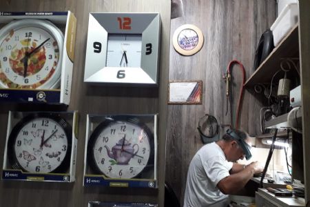 Amantes dos rel�gios, aumenta a procura de consertos no Shopping Popular