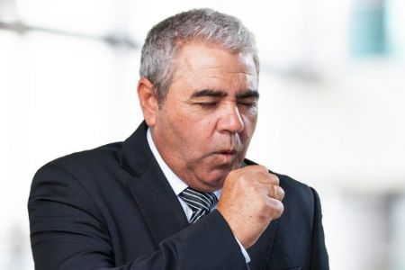 Tosse sem parar? Problema tem v�rias causas; descubra a sua