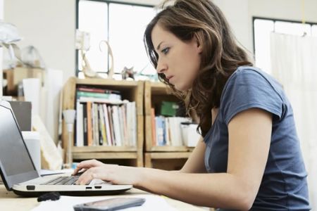 Est� desempregado? Internet pode ser sa�da para conseguir renda